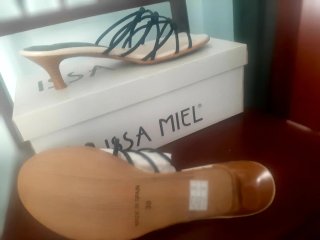 Sandalias Issa Miel Beige y Negras Mujer