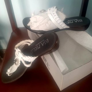 Sandalias Issa Miel Beige y Negras Mujer
