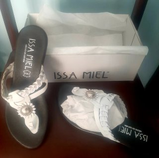 Sandalias Issa Miel Beige y Negras Mujer
