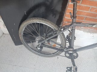 Bicicleta BTWIN gris usada 4 veces esta como nueva