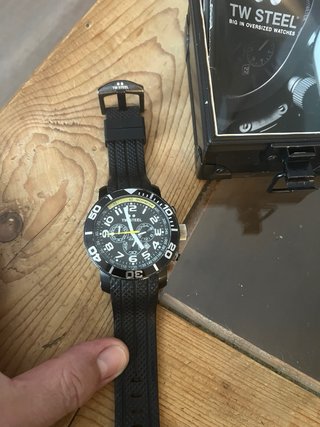 Reloj TW Steel Cronógrafo Negro y Dorado