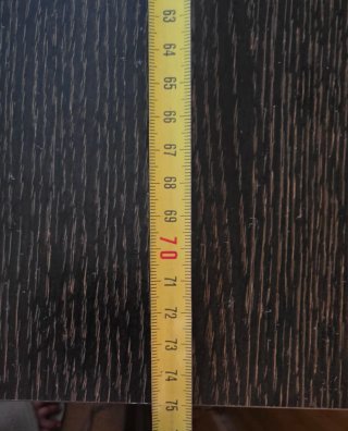Zapatero de madera marrón
