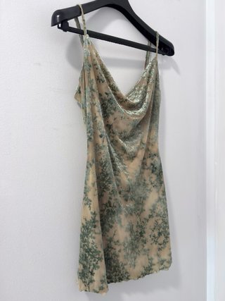 Vestido floral verde y beige