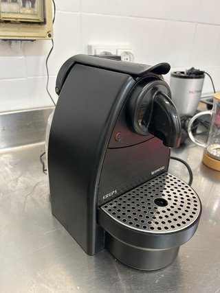 Cafetera Nespresso Krups Essenza XN2003 Negra