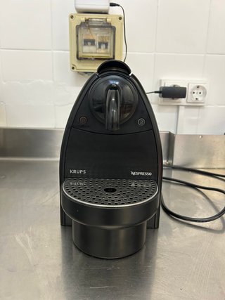 Cafetera Nespresso Krups Essenza XN2003 Negra