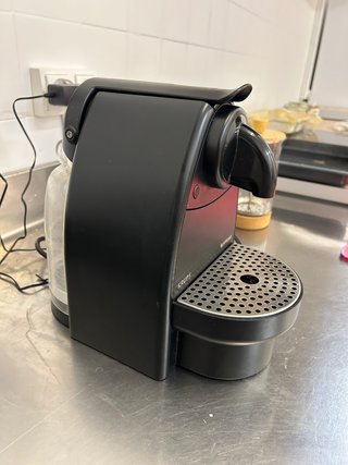 Cafetera Nespresso Krups Essenza XN2003 Negra