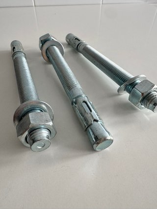 Espirros. Anclajes de cuña M20 x 220 mm. 36 Ud.