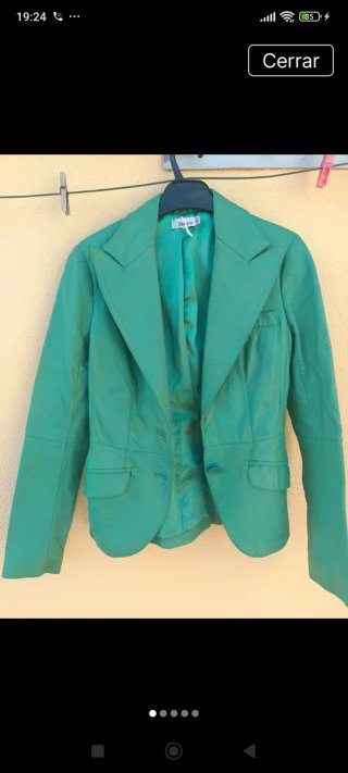 Chaqueta de piel verde