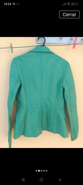Chaqueta de piel verde