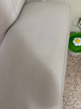 Sofá de piel blanco
