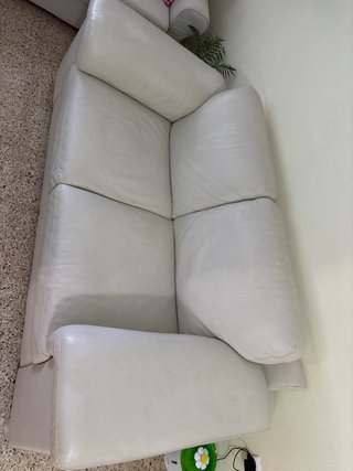 Sofá de piel blanco