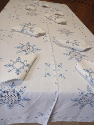 Mantelería bordada a mano Lagartera Lino