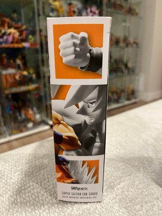 SH Figuarts Goku Awakening