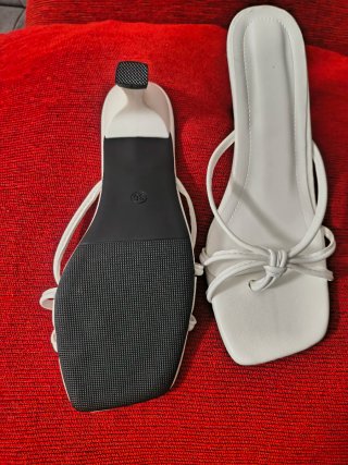 Sandalias blancas tiras nudo