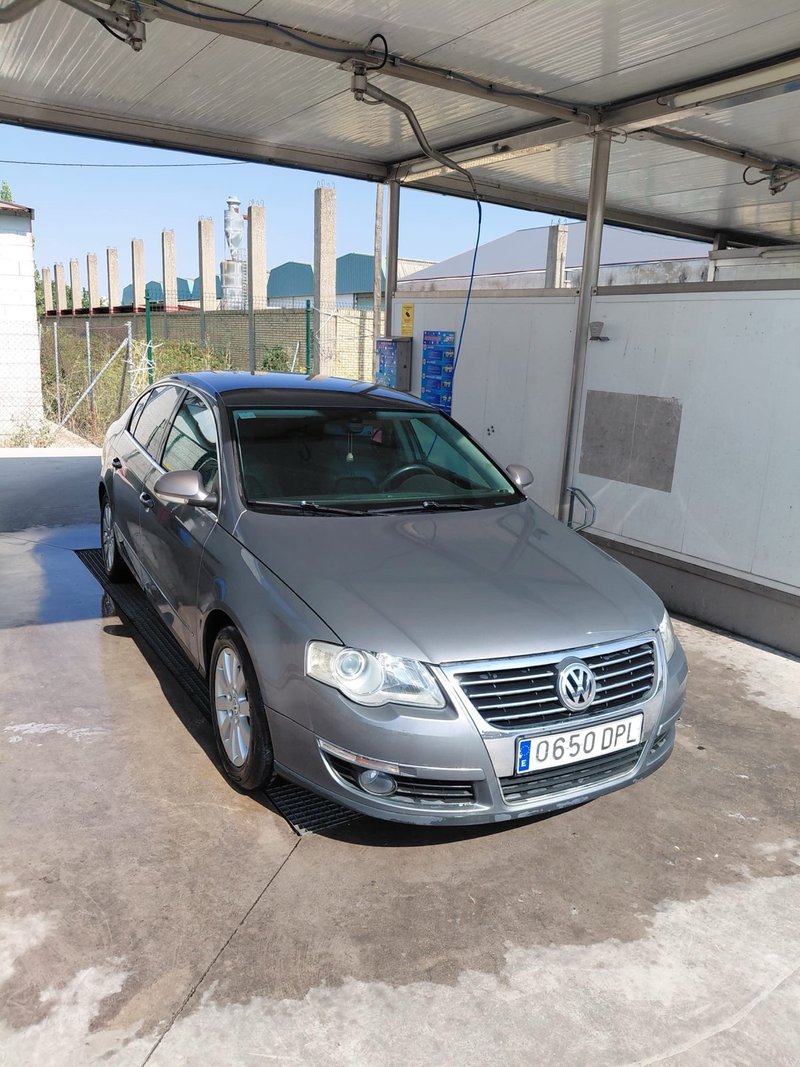 Volkswagen Passat 2005 - foto 1