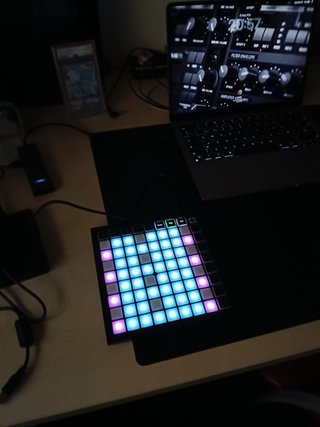 Novation Launchpad Mini MK3 + Caja Impecable