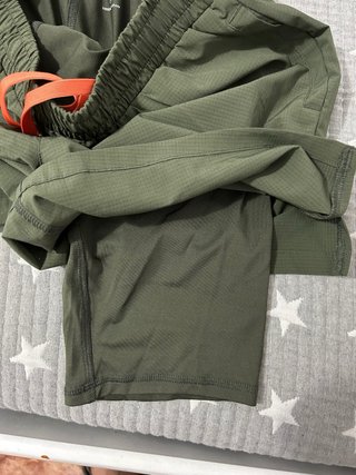 Pantalón corto running con mallas verde Tenth