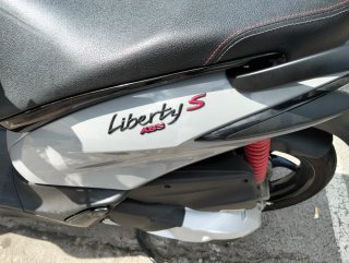 Piaggio Liberty S125 Gris/negro. Duerme en parking