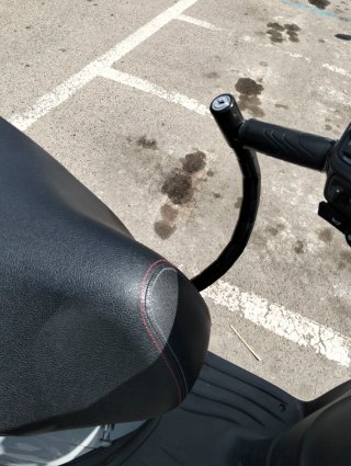 Piaggio Liberty S125 Gris/negro. Duerme en parking