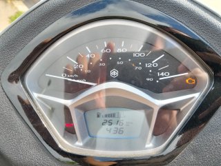 Piaggio Liberty S125 Gris/negro. Duerme en parking