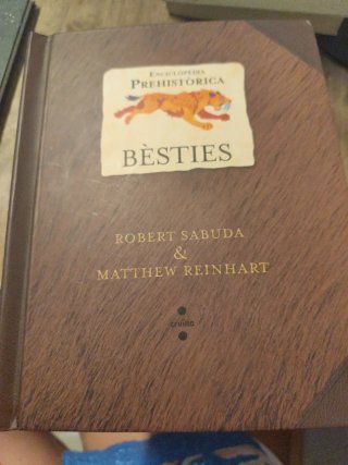 Libro enciclopedia prehistórica de les besties