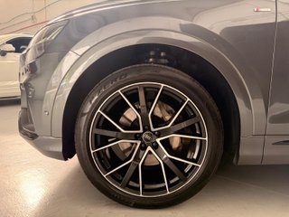 Audi Q8 50 TDI 210kW Black Line Plus quattro tip