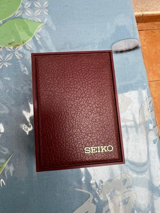 Reloj Seiko Quartz Dorado y gris