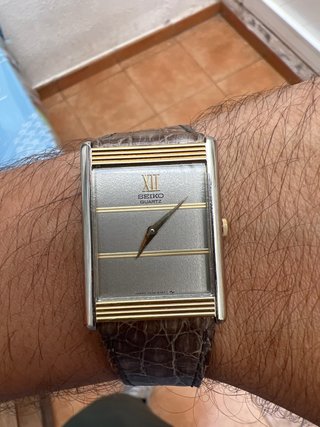 Reloj Seiko Quartz Dorado y gris