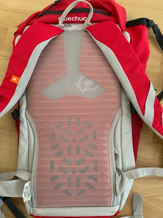 Mochila Quechua Forclaz 20 air Roja y Negra