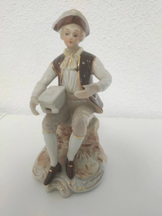 Lote figura porcelana, jarrón y cenicero cristal