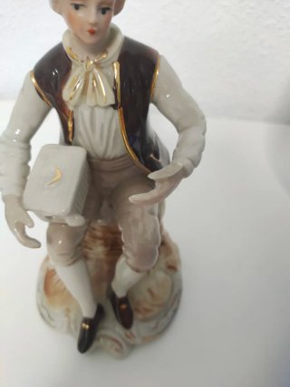 Lote figura porcelana, jarrón y cenicero cristal