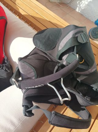 Equipo Windsurf/Kitesurf: Chaleco, Casco y Traje