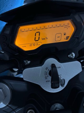 Keeway RKV 125 Blanca y Negra