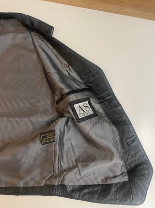 Chaleco de cuero negro
