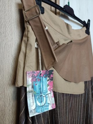 Falda italiana con detalle abdomen ajustable