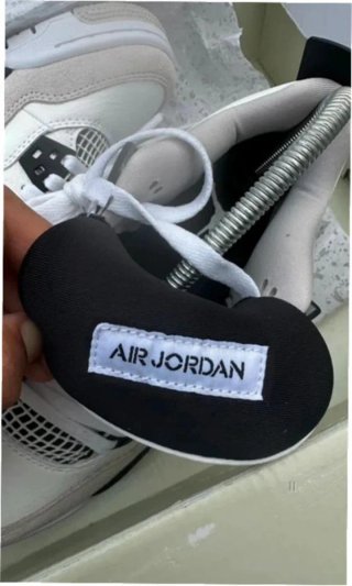 Jordan 4 Retro Military Negro EU37.5