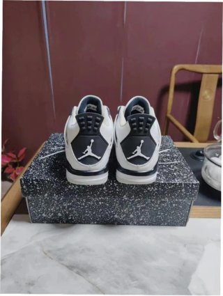Jordan 4 Retro Military Negro Talla 42