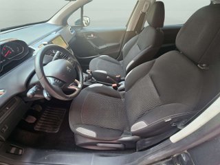 Peugeot 208 1.2i 82cv. STYLE
