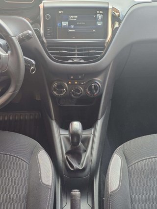 Peugeot 208 1.2i 82cv. STYLE