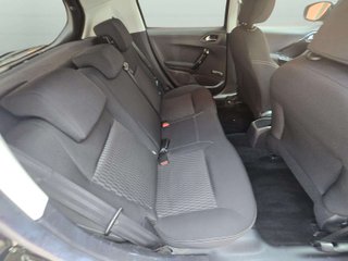 Peugeot 208 1.2i 82cv. STYLE