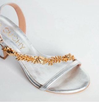 Sandalias Joya Piel Plateadas Adorno Oro