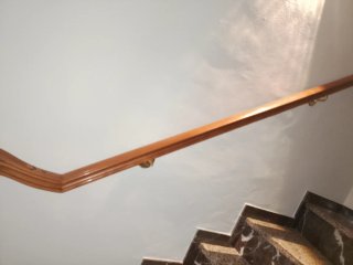 Pasamanos de madera para escalera