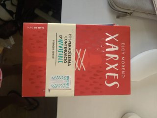 Libro lectura juvenil en catalán