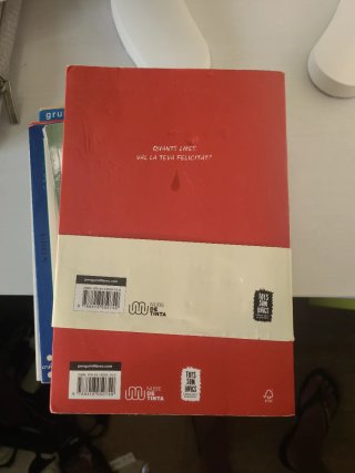 Libro lectura juvenil en catalán