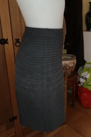 Falda de punto Stefanel gris y negra