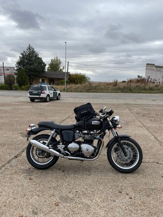 Triumph Thruxton 900cc Negra