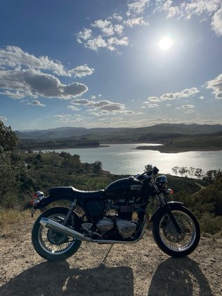 Triumph Thruxton 900cc Negra