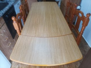 Mesa cocina 4 sillas + estantería