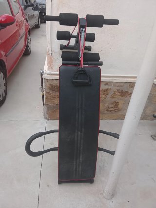 Banco de abdominales y ejercicios