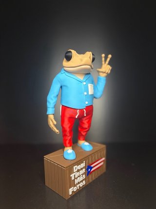 Figura Sapo Bad Bunny Debi Tirar Mas Fotos